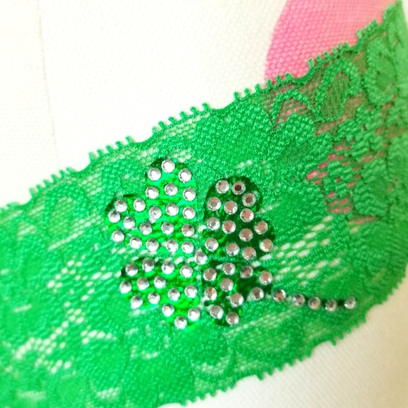 Victoria's Secret PINK Vintage Lace Rhinestone Crystal Low Rise Thong Panty NWT - Picture 4 of 12